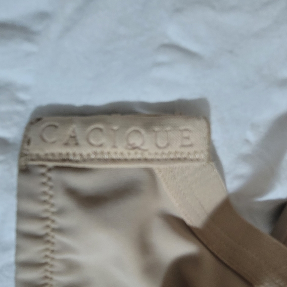 Cacique beige lightly lined tshirt bras (2) - Picture 2 of 7